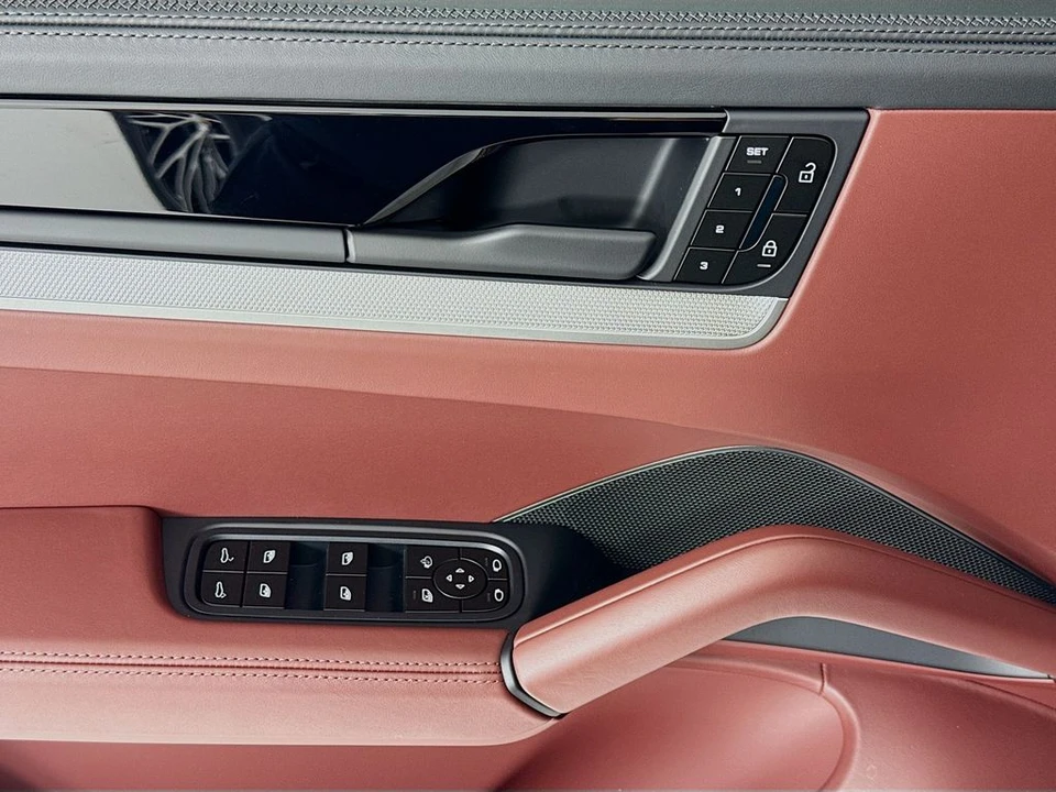 2026 Porsche 9Y0/9Y3 Cayenne Coupe - Image 11 of 31