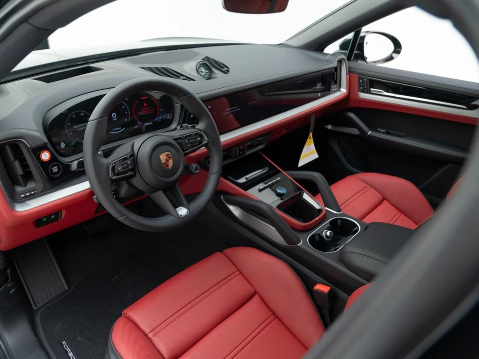 2026 Porsche 9Y0/9Y3 Cayenne Coupe - Image 4 of 31