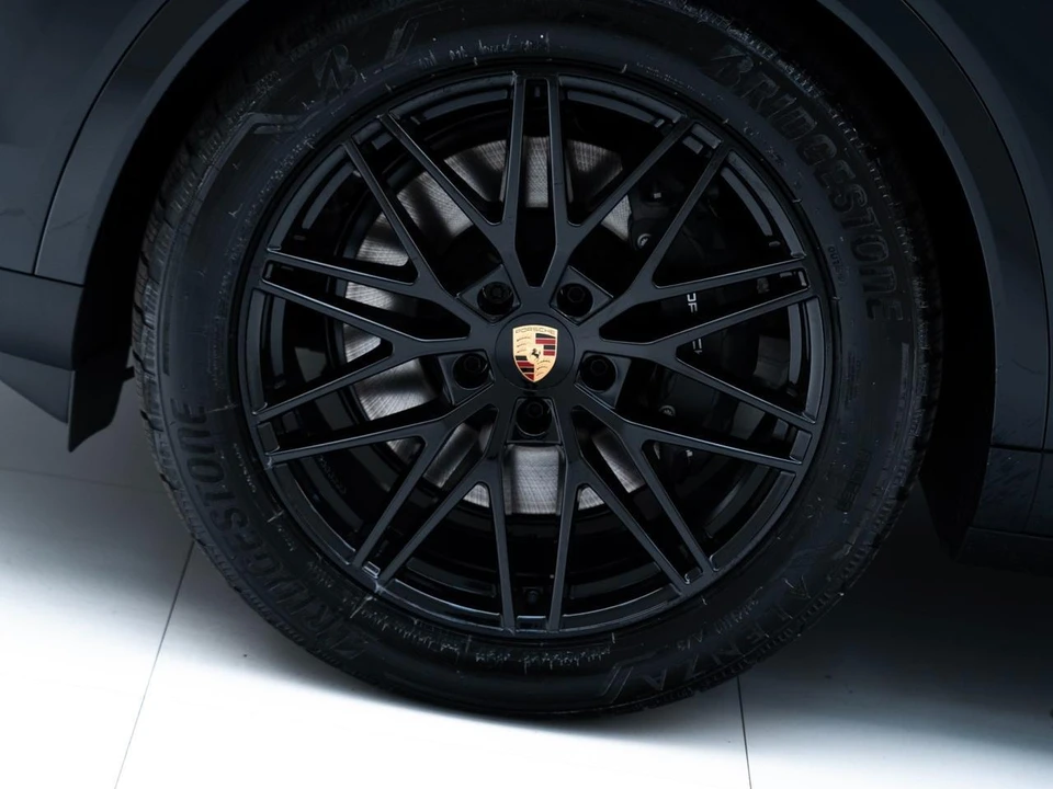 2026 Porsche 9Y0/9Y3 Cayenne Coupe - Image 12 of 31