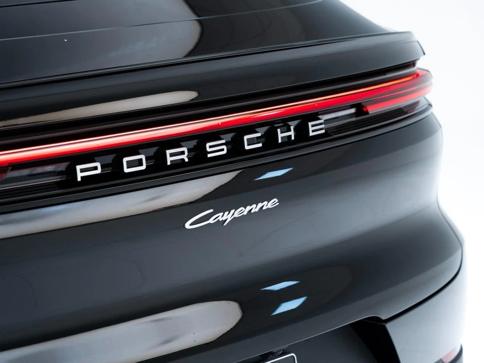 2026 Porsche 9Y0/9Y3 Cayenne Coupe - Image 13 of 31