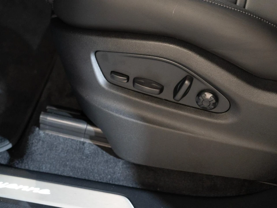 2026 Porsche 9Y0/9Y3 Cayenne Coupe - Image 13 of 28