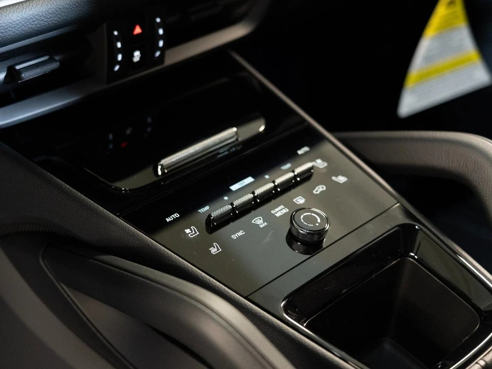 2026 Porsche 9Y0/9Y3 Cayenne Coupe - Image 22 of 28