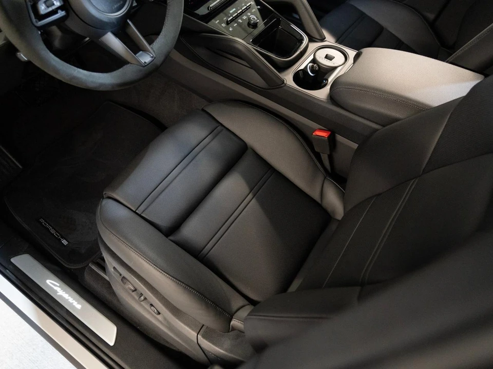 2026 Porsche 9Y0/9Y3 Cayenne Coupe - Image 14 of 28