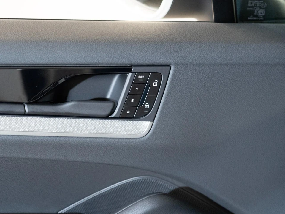 2026 Porsche 9Y0/9Y3 Cayenne Coupe - Image 17 of 28