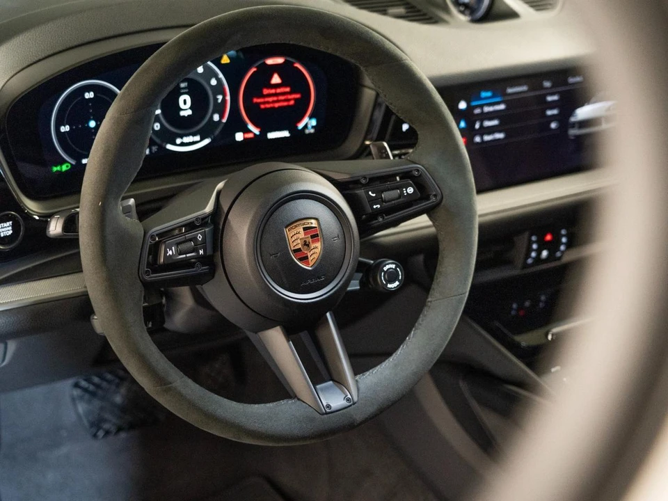 2026 Porsche 9Y0/9Y3 Cayenne Coupe - Image 15 of 28