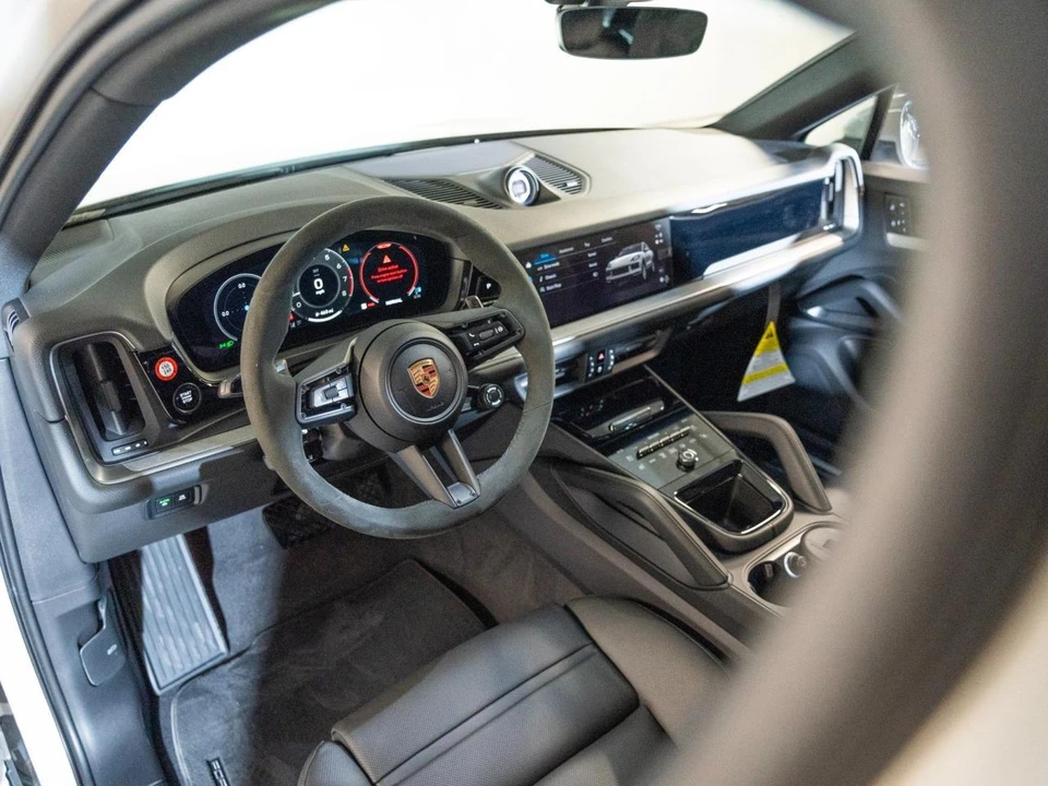 2026 Porsche 9Y0/9Y3 Cayenne Coupe - Image 4 of 28