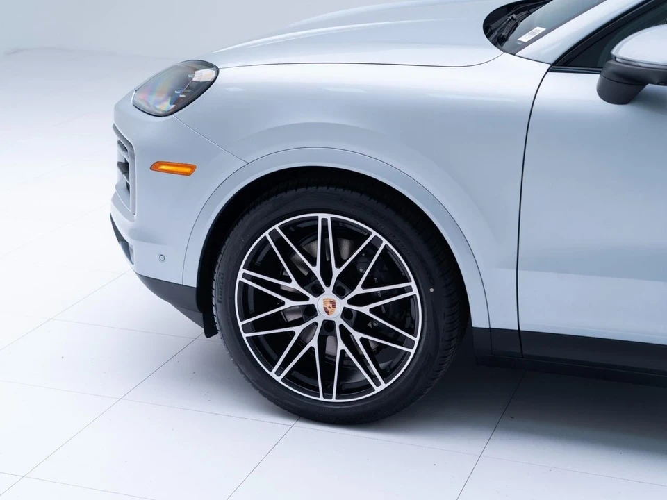 2026 Porsche 9Y0/9Y3 Cayenne Coupe - Image 11 of 31