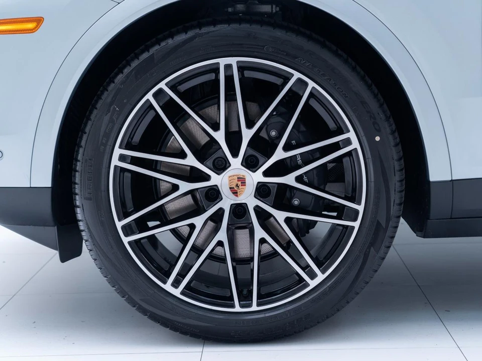 2026 Porsche 9Y0/9Y3 Cayenne Coupe - Image 12 of 31