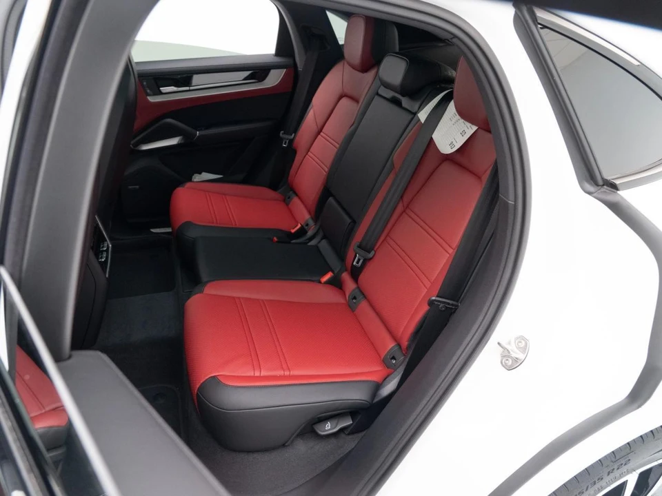2026 Porsche 9Y0/9Y3 Cayenne Coupe - Image 29 of 31