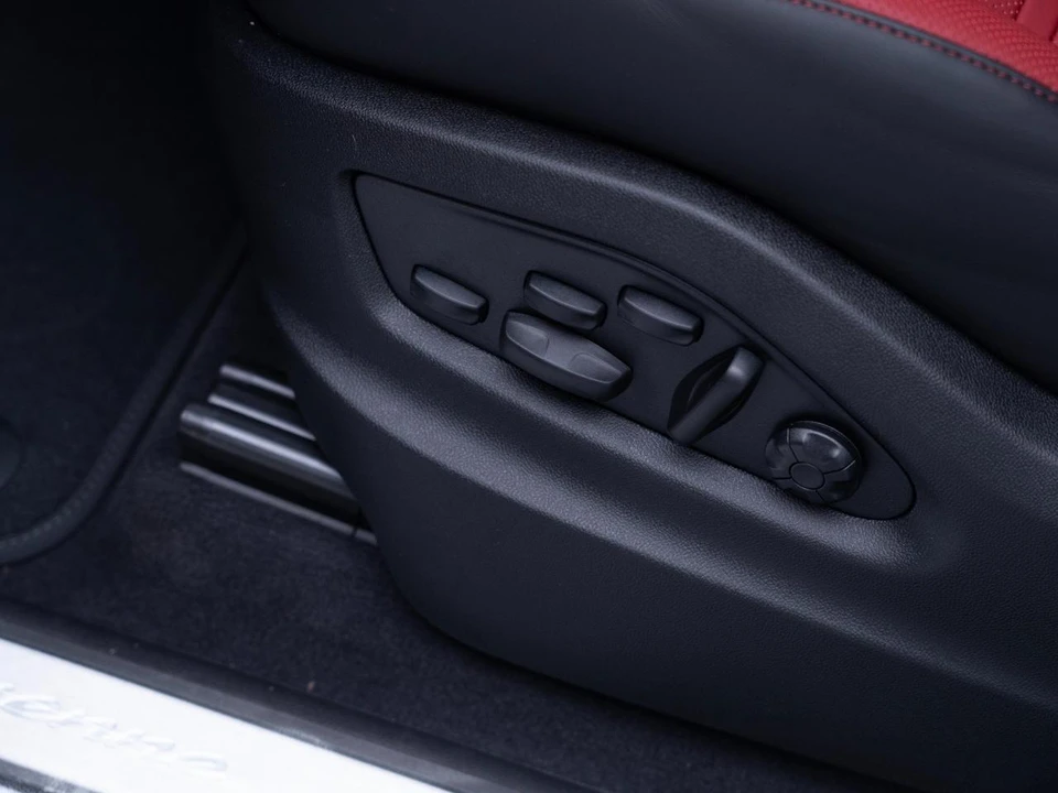2026 Porsche 9Y0/9Y3 Cayenne Coupe - Image 15 of 31