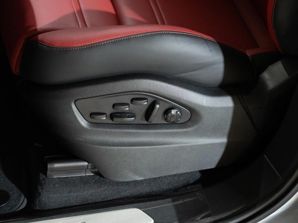 2026 Porsche 9Y0/9Y3 Cayenne Coupe - Image 13 of 29