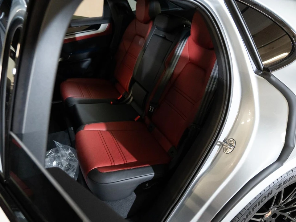 2026 Porsche 9Y0/9Y3 Cayenne Coupe - Image 25 of 29