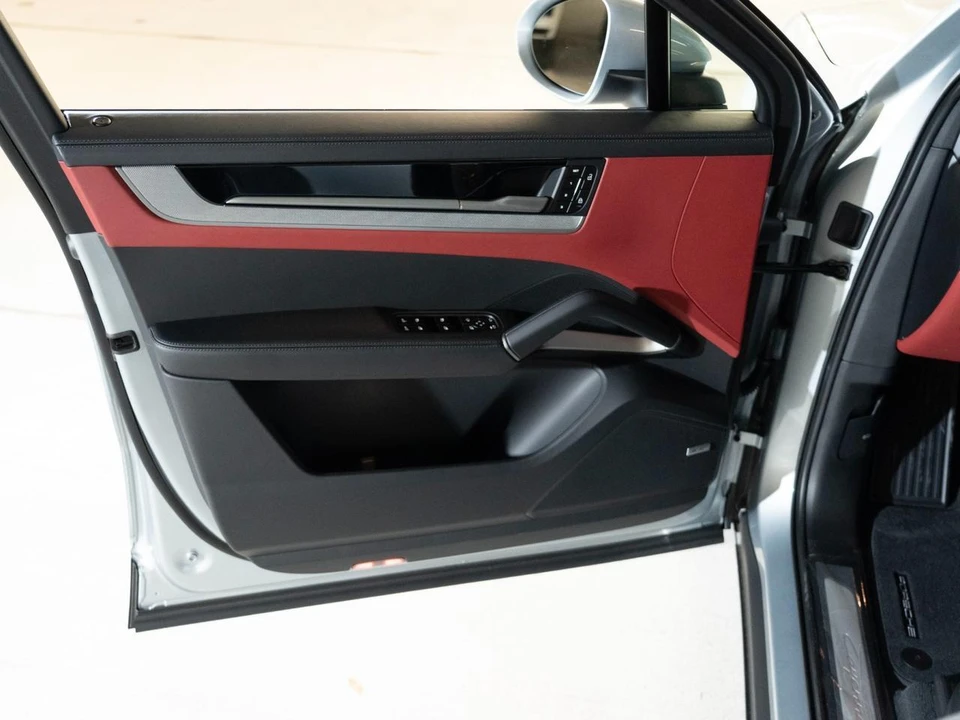 2026 Porsche 9Y0/9Y3 Cayenne Coupe - Image 17 of 29