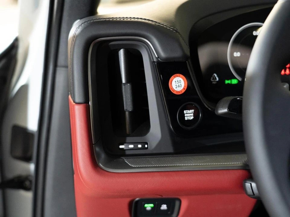 2026 Porsche 9Y0/9Y3 Cayenne Coupe - Image 24 of 29
