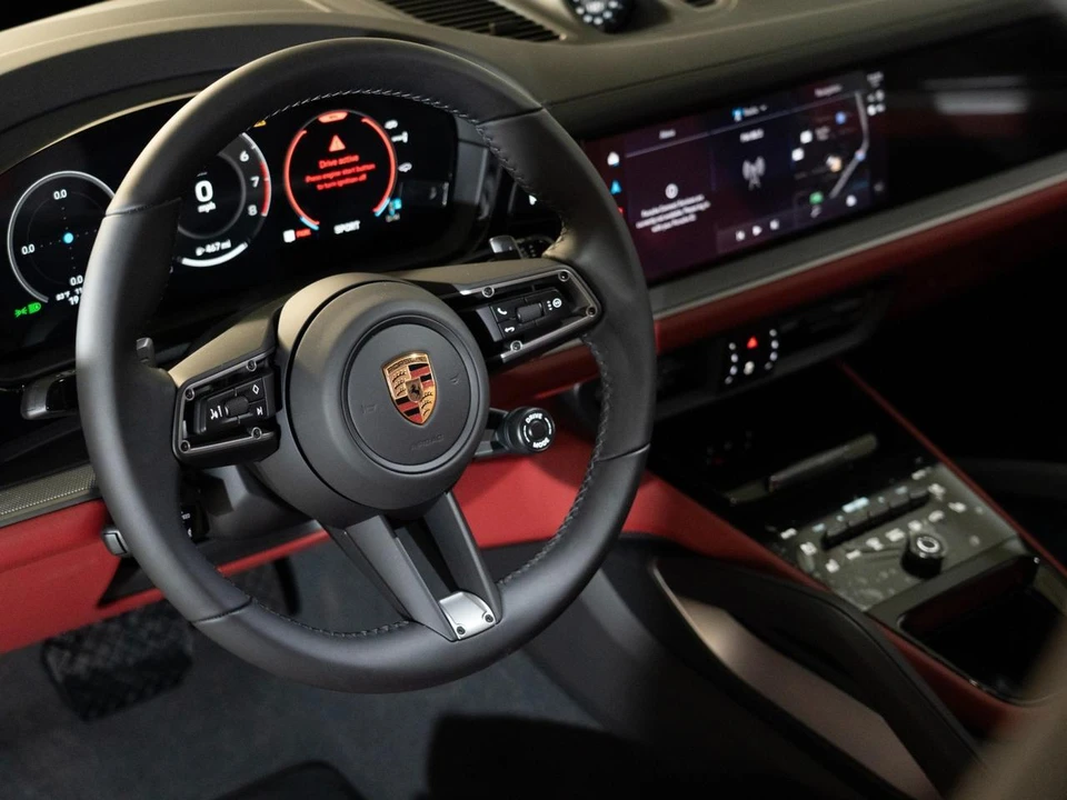 2026 Porsche 9Y0/9Y3 Cayenne Coupe - Image 16 of 29