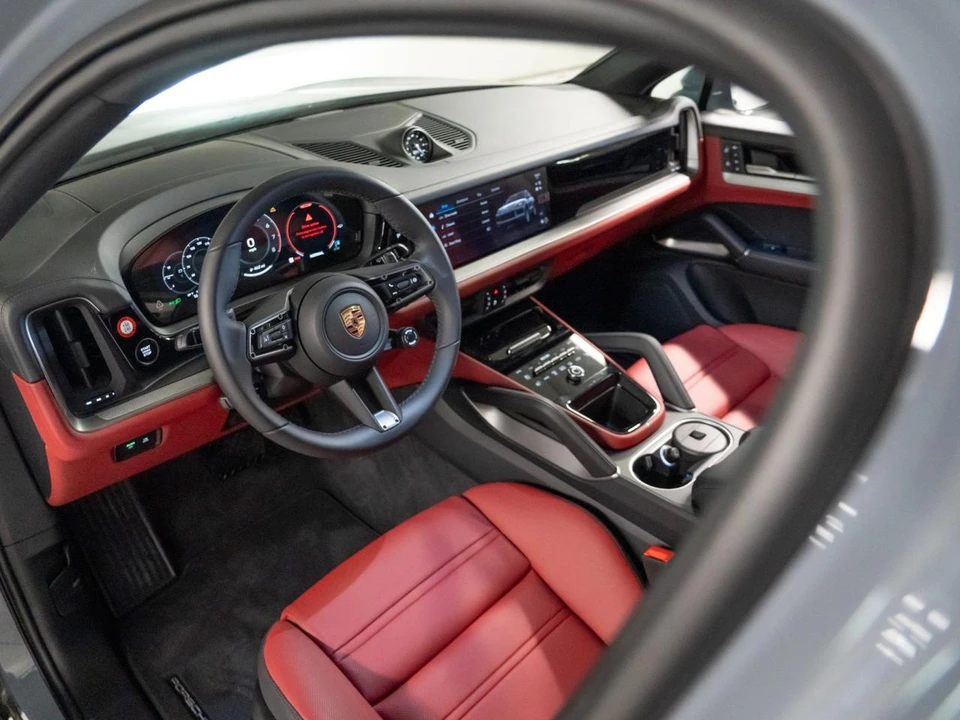 2026 Porsche 9Y0/9Y3 Cayenne Coupe - Image 4 of 29