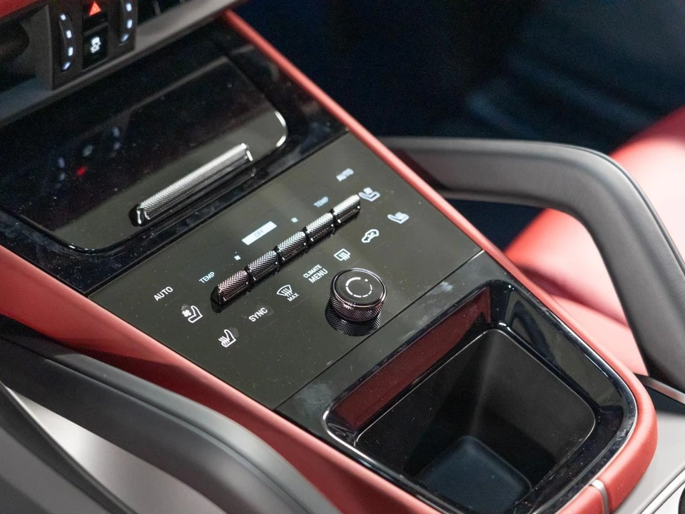 2026 Porsche 9Y0/9Y3 Cayenne Coupe - Image 22 of 29