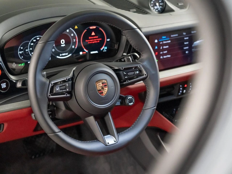 2026 Porsche 9Y0/9Y3 Cayenne Coupe - Image 15 of 29