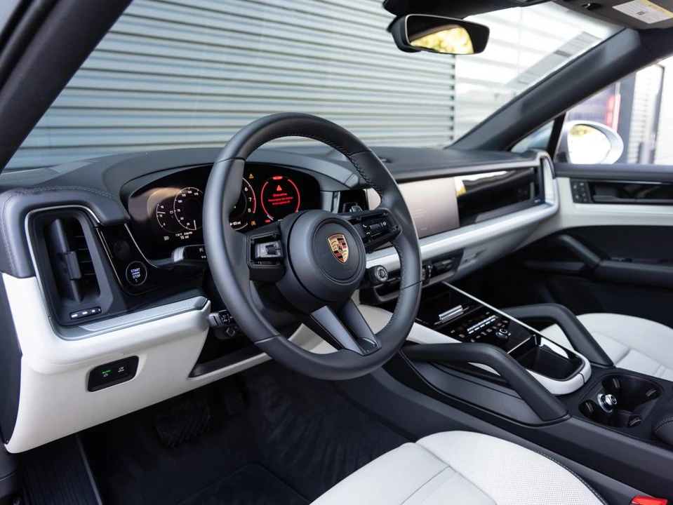 2026 Porsche 9Y0/9Y3 Cayenne Coupe - Image 4 of 4
