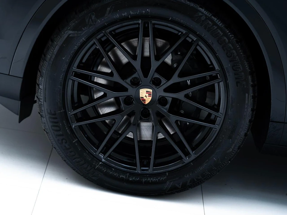 2026 Porsche 9Y0/9Y3 Cayenne Coupe - Image 12 of 31