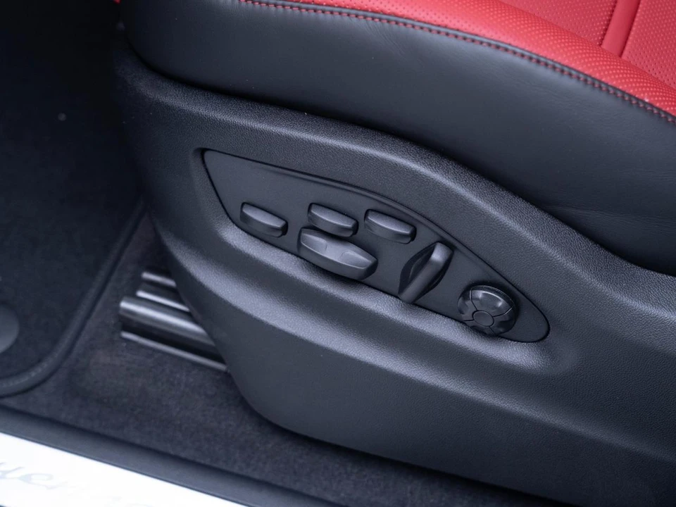 2026 Porsche 9Y0/9Y3 Cayenne Coupe - Image 15 of 31