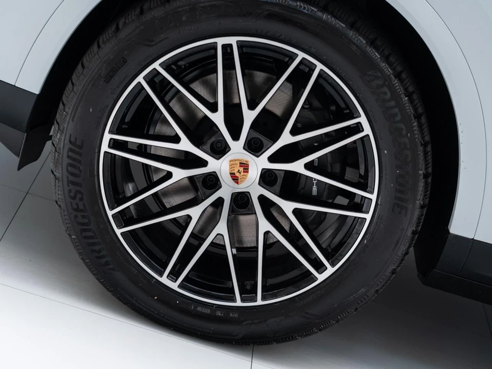 2026 Porsche 9Y0/9Y3 Cayenne Coupe - Image 12 of 31