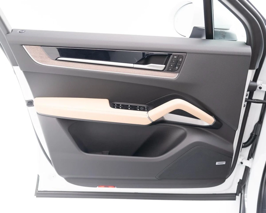 2026 Porsche 9Y0/9Y3 Cayenne Coupe - Image 19 of 31
