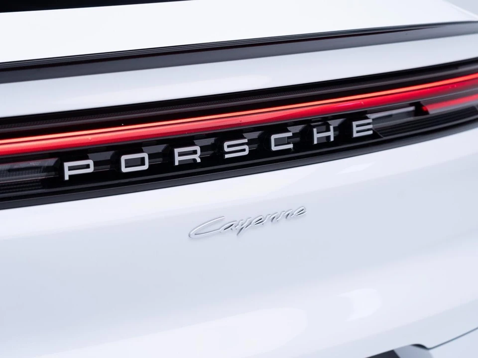 2026 Porsche 9Y0/9Y3 Cayenne Coupe - Image 13 of 31