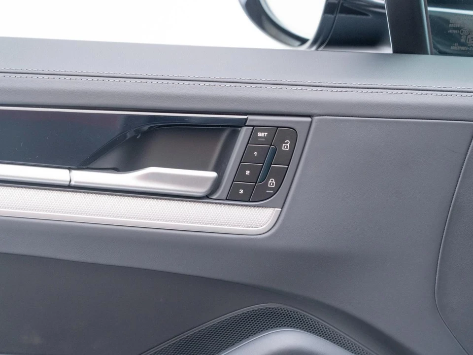 2026 Porsche Cayenne - Image 20 of 31
