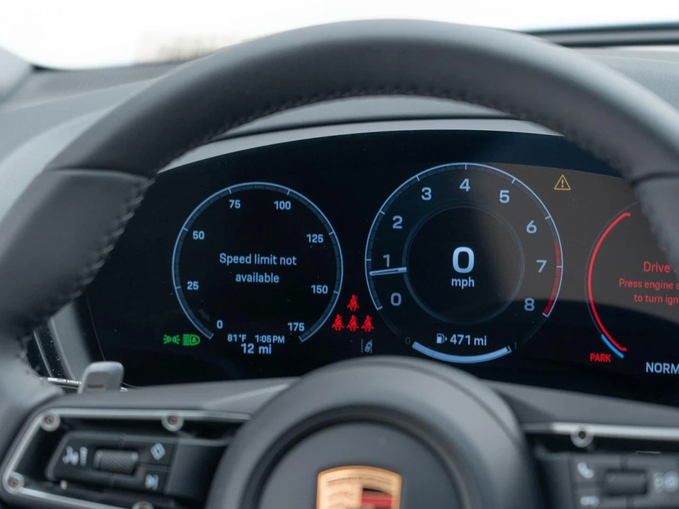 2026 Porsche Cayenne - Image 30 of 31