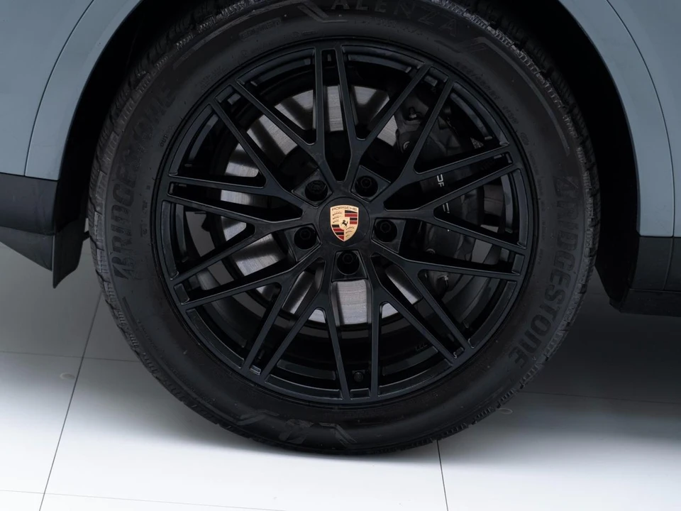 2026 Porsche Cayenne - Image 12 of 31