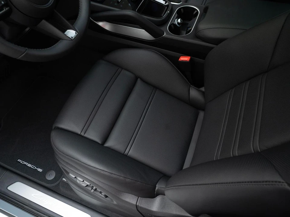2026 Porsche Cayenne - Image 15 of 31