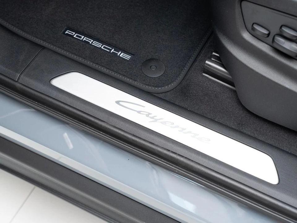 2026 Porsche Cayenne - Image 13 of 31