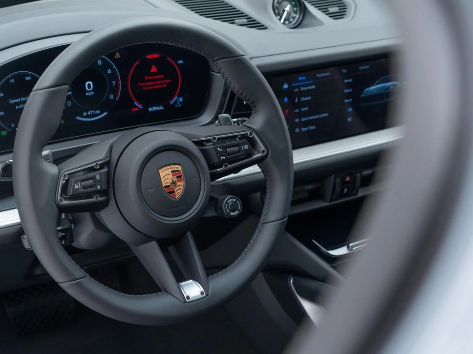 2026 Porsche Cayenne - Image 18 of 31