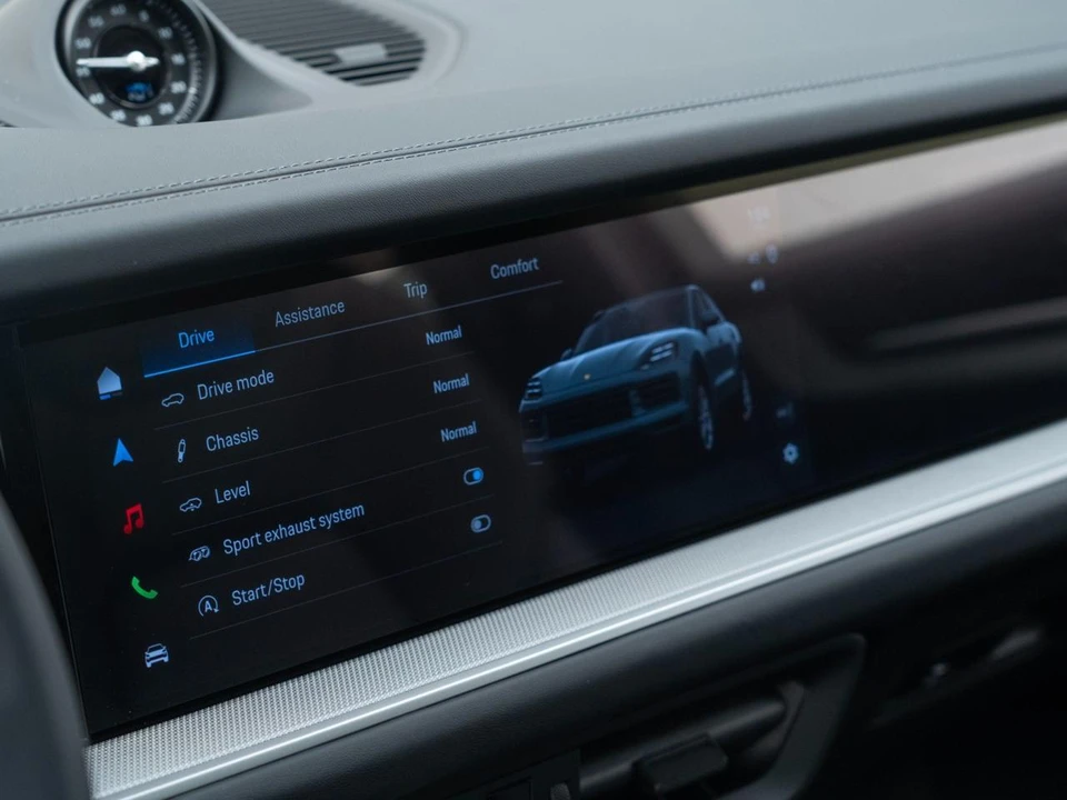 2026 Porsche Cayenne - Image 24 of 31