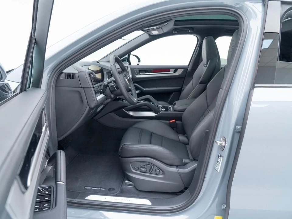 2026 Porsche Cayenne - Image 16 of 31