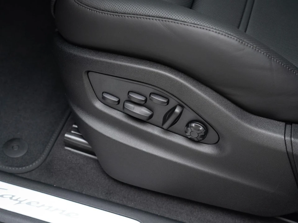 2026 Porsche Cayenne - Image 14 of 31