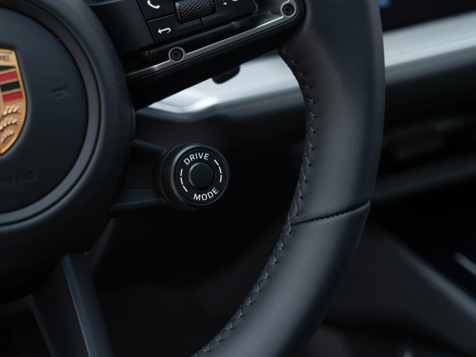 2026 Porsche Cayenne - Image 26 of 31