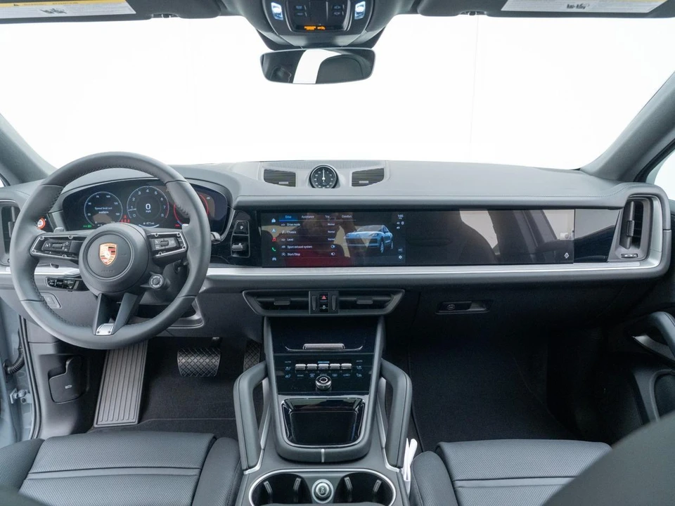 2026 Porsche Cayenne - Image 29 of 31
