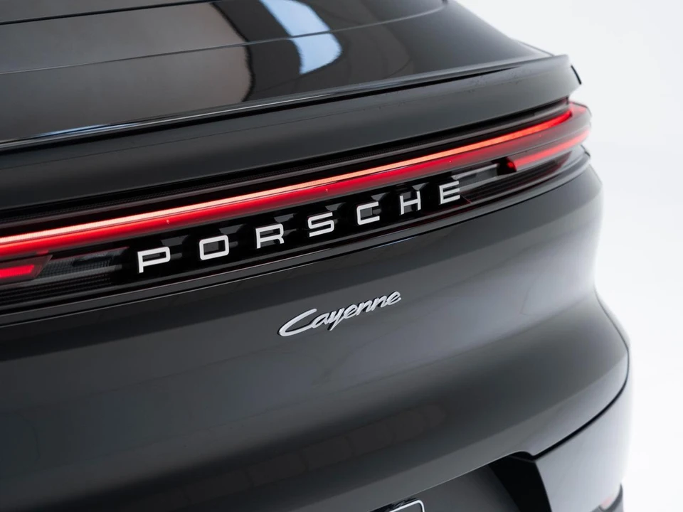 2026 Porsche 9Y0/9Y3 Cayenne Coupe - Image 14 of 31