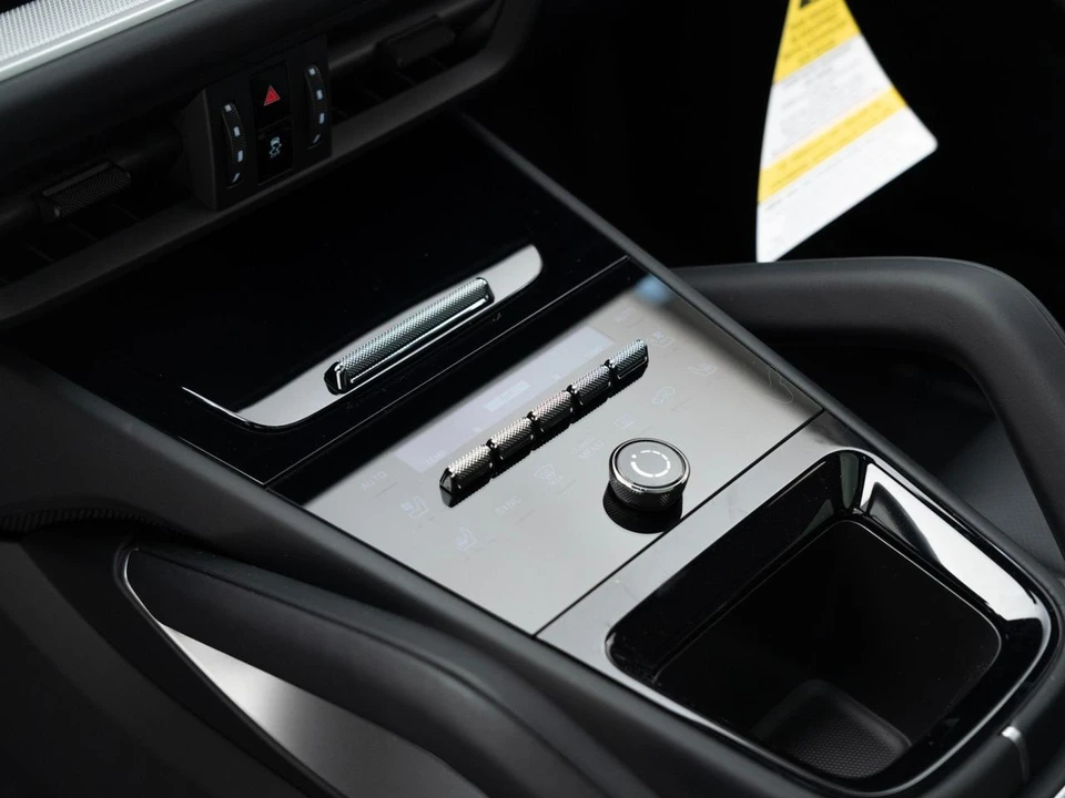 2026 Porsche 9Y0/9Y3 Cayenne Coupe - Image 27 of 31