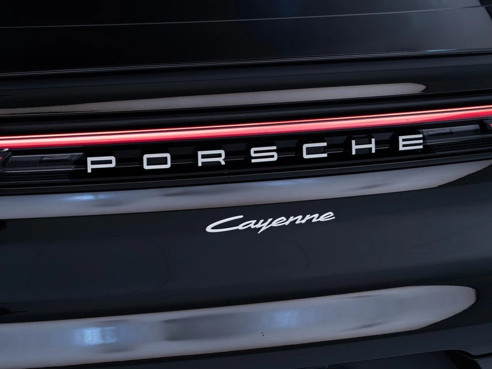 2026 Porsche 9Y0/9Y3 Cayenne Coupe - Image 13 of 31