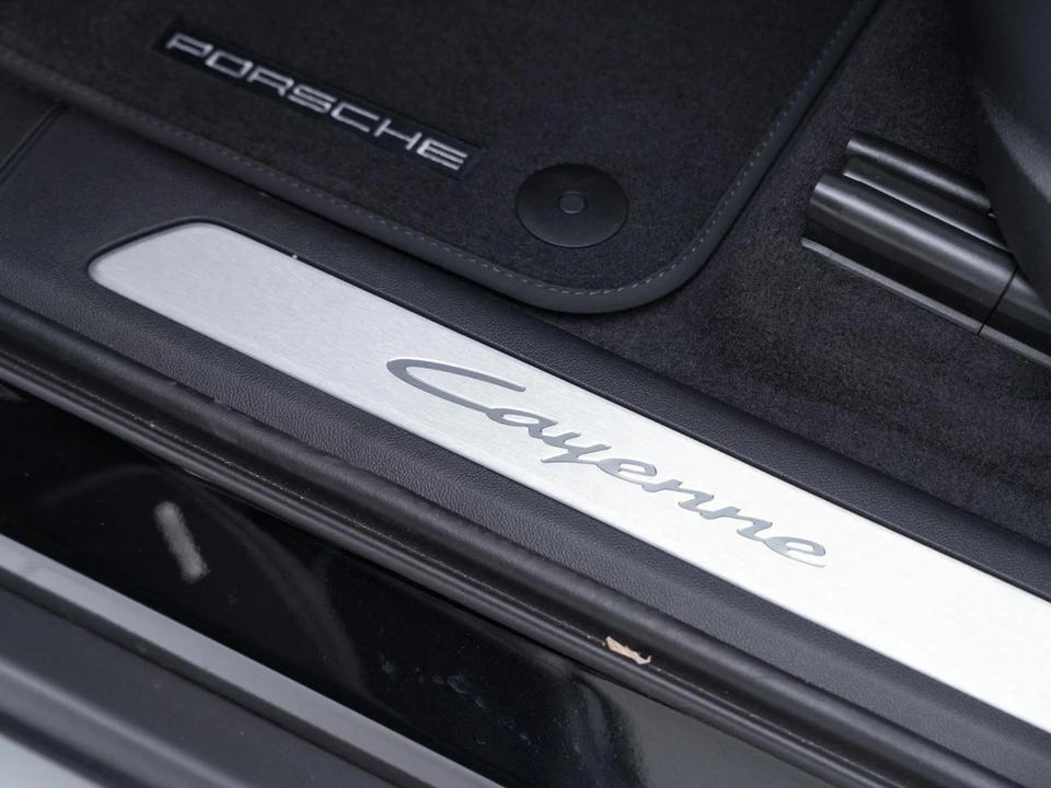 2026 Porsche 9Y0/9Y3 Cayenne Coupe - Image 15 of 31