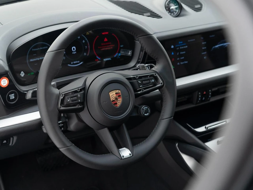 2026 Porsche 9Y0/9Y3 Cayenne Coupe - Image 20 of 31