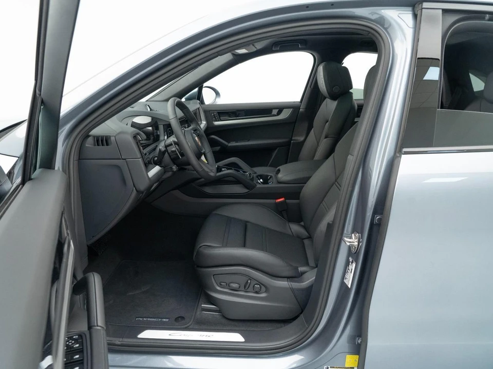 2026 Porsche 9Y0/9Y3 Cayenne Coupe - Image 17 of 31