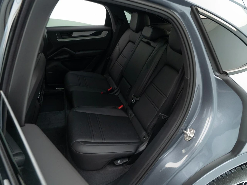 2026 Porsche 9Y0/9Y3 Cayenne Coupe - Image 29 of 31