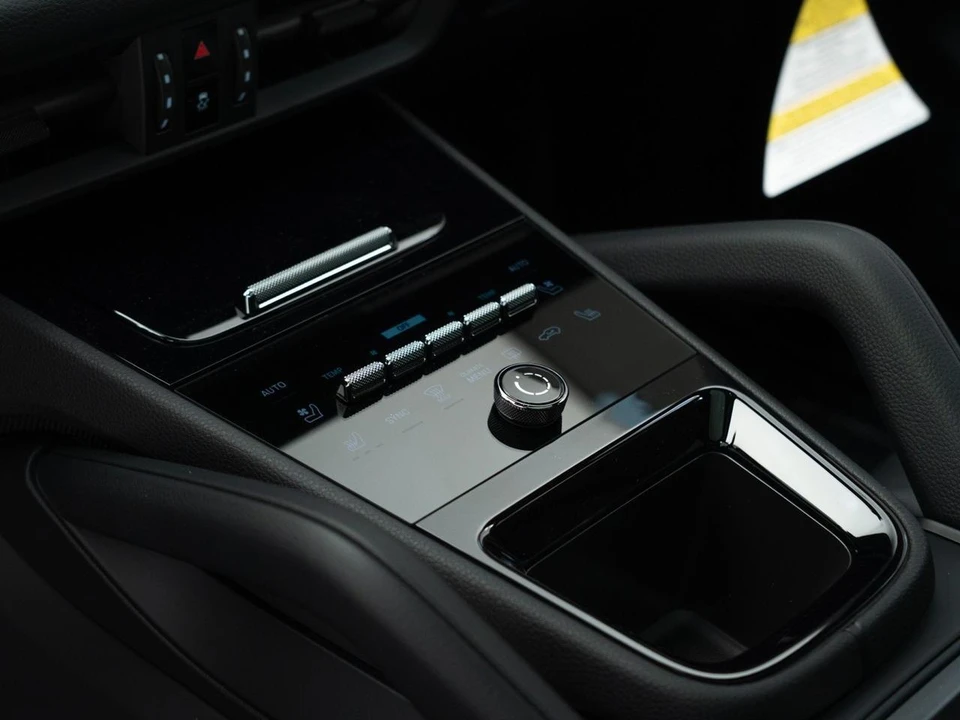2026 Porsche 9Y0/9Y3 Cayenne Coupe - Image 26 of 31