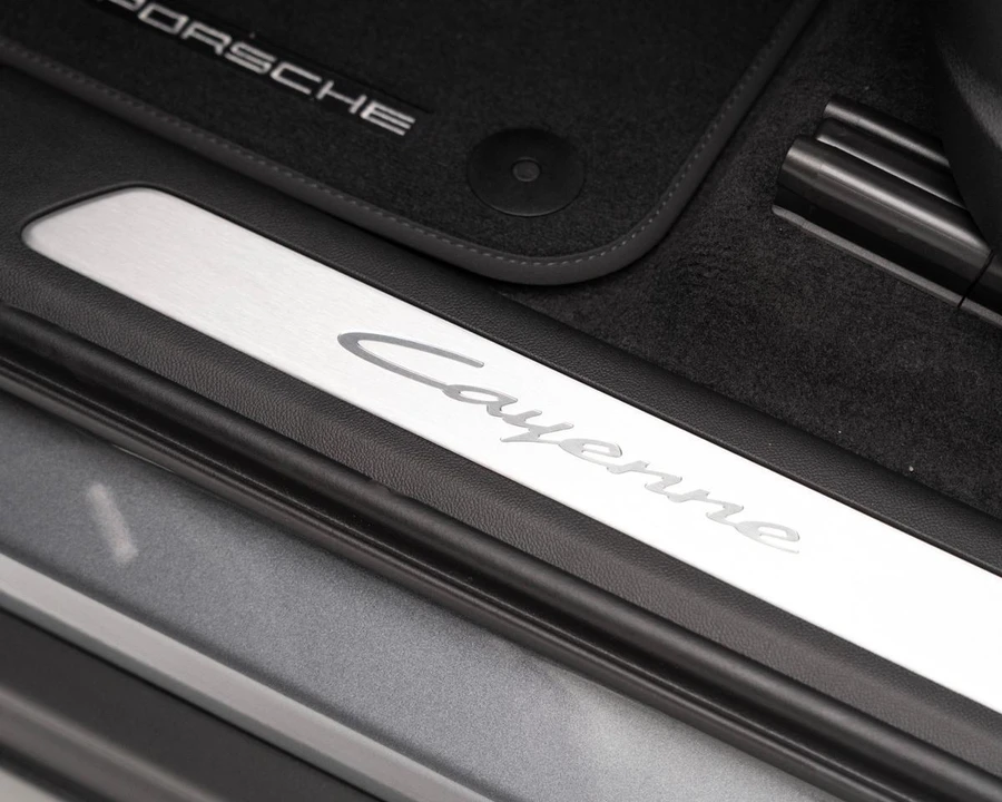 2026 Porsche 9Y0/9Y3 Cayenne Coupe - Image 14 of 31