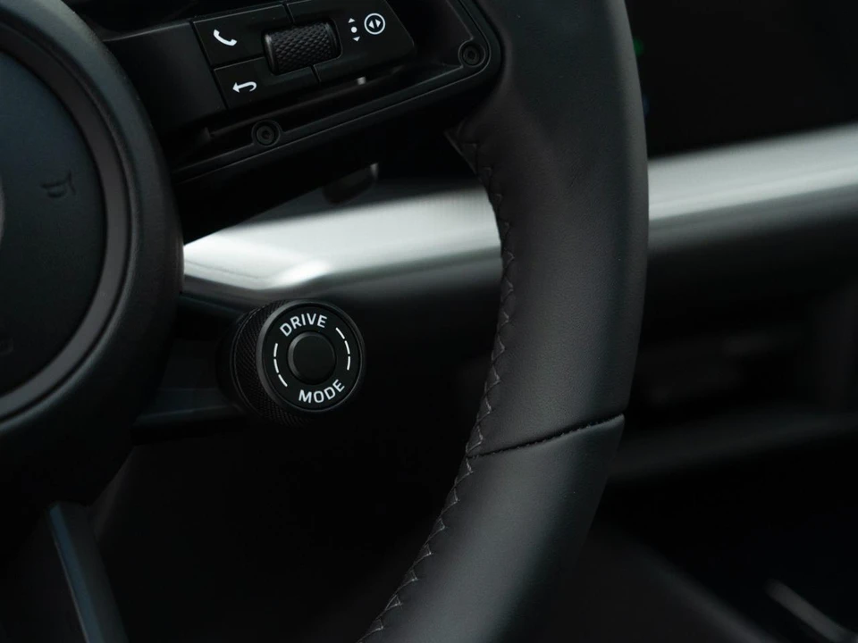 2026 Porsche 9Y0/9Y3 Cayenne Coupe - Image 27 of 31