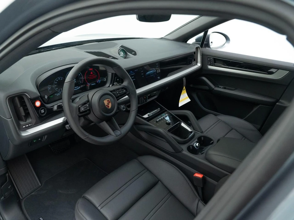 2026 Porsche 9Y0/9Y3 Cayenne Coupe - Image 4 of 31